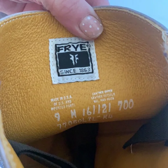 GORGEOUS FRYE Campus Boots in rare lavender color - Picture 6 of 10